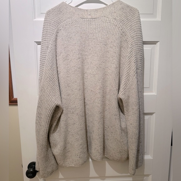 Everlane The Twisted Merino Cardigan in Heathered Stone - Picture 5 of 7